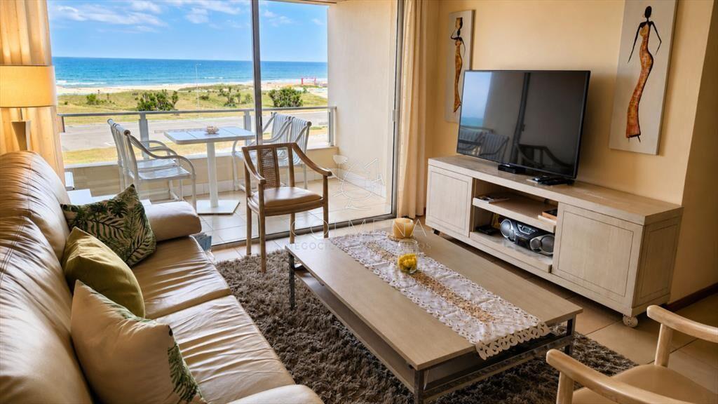 Vende apartamento de 2 dormitorios en Punta del Este Playa