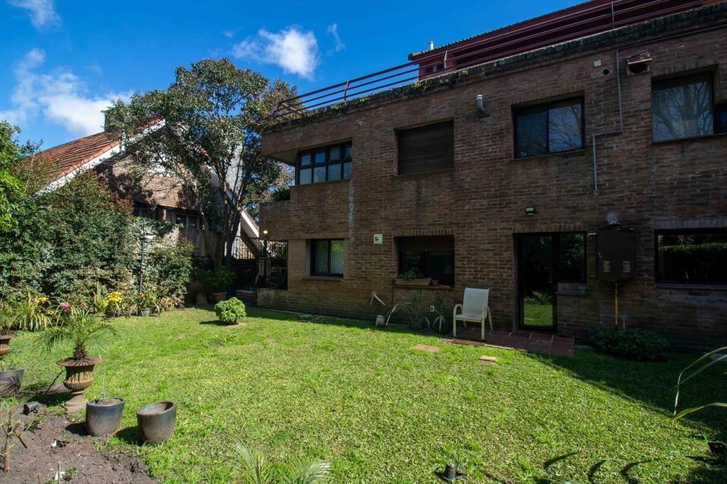 Venta apartamento con jardin en Carrasco Sur
