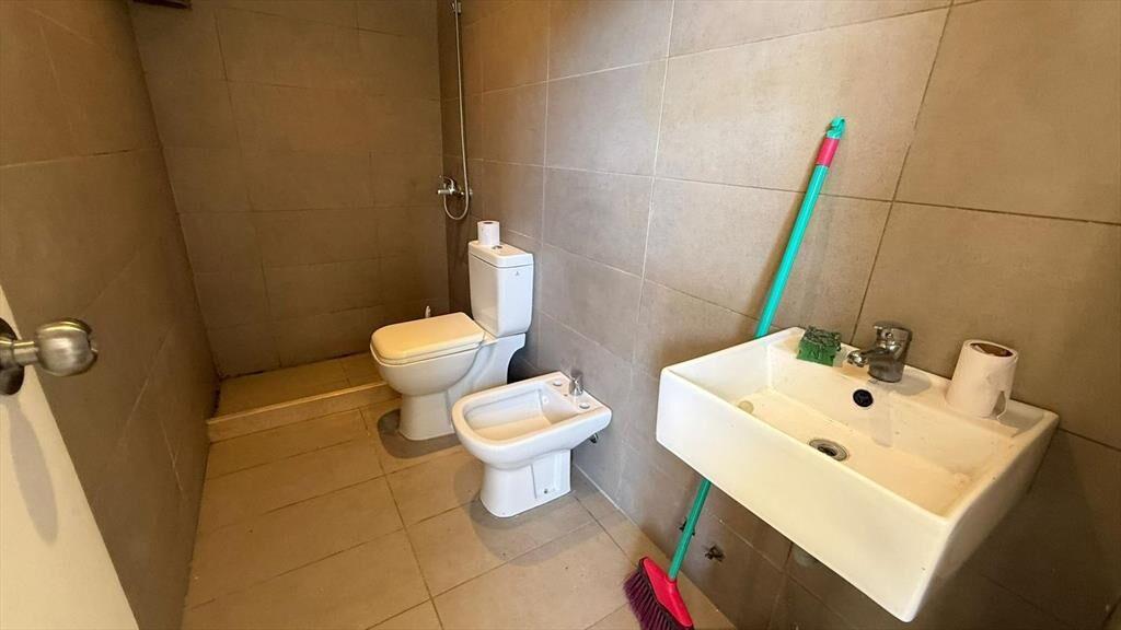 Gran loft en peatonal Sarandi frente a la Plaza Matriz !!