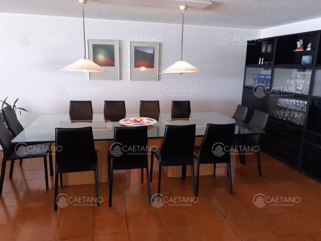 Apartamento de gran dimensiones en torre de