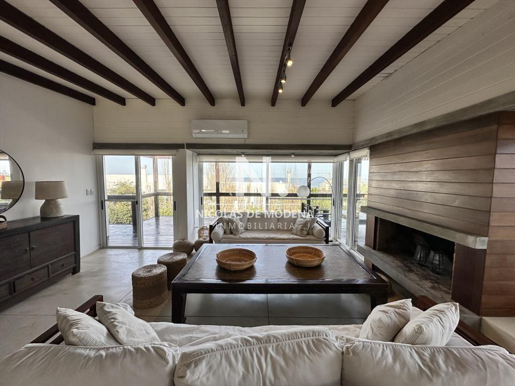Casa en venta estilo minimalista a 300 mts del El