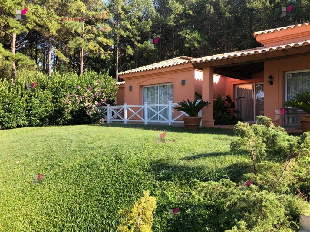 VENTA DE CASA DE 4 DORMITORIOS EN PUNTA BALLENA LAPATAIA PU