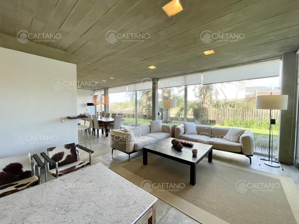 Venta Casa 5 dormitorios 4 baños - Vista al Mar