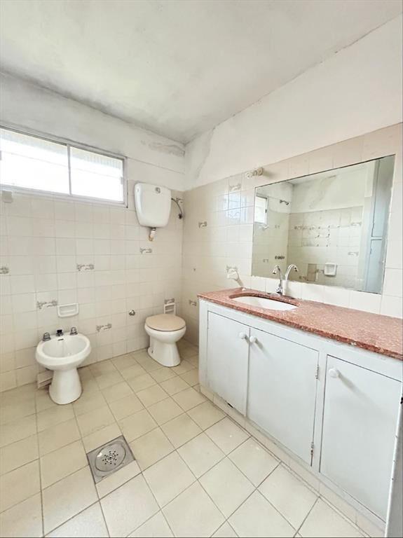 Casa en venta c/ cochera en Carrasco