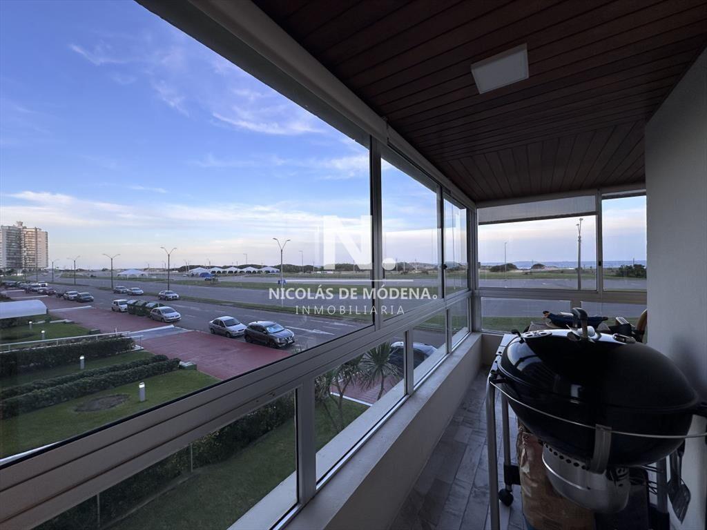 Vende apartamento de 3 dormitorios en Playa Punta