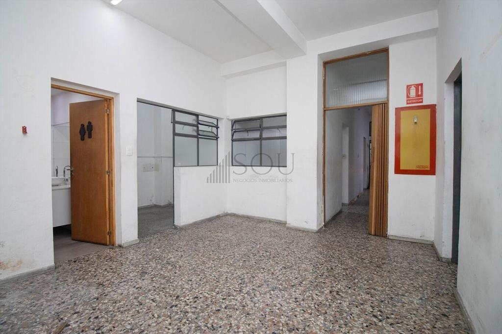 Venta local industrial con parking en Sayago