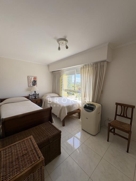 Venta y alquiler anual de departamento en primera