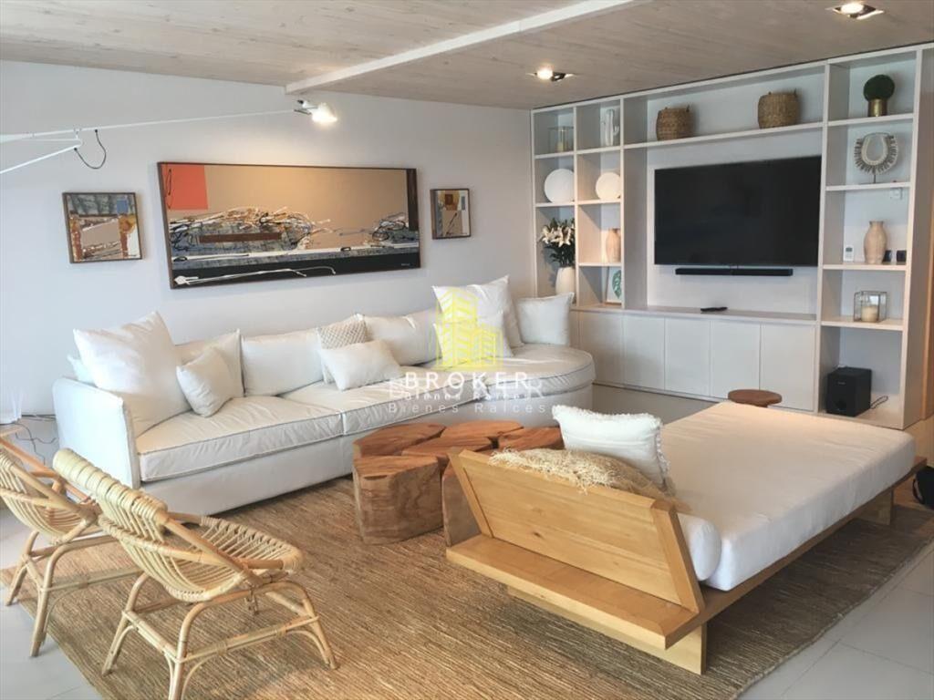 Apartamento En Venta De 3 Dormitorios En Playa