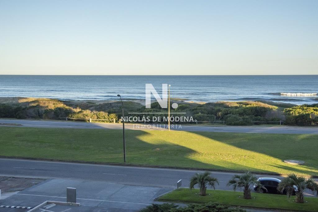 Departamento en venta frente al mar. Torre Lobos,