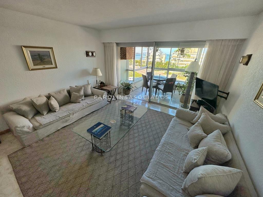 Hermoso apartamento en venta a pasos del mar