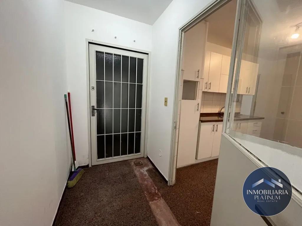 Apartamento en venta c/ cochera en Pocitos