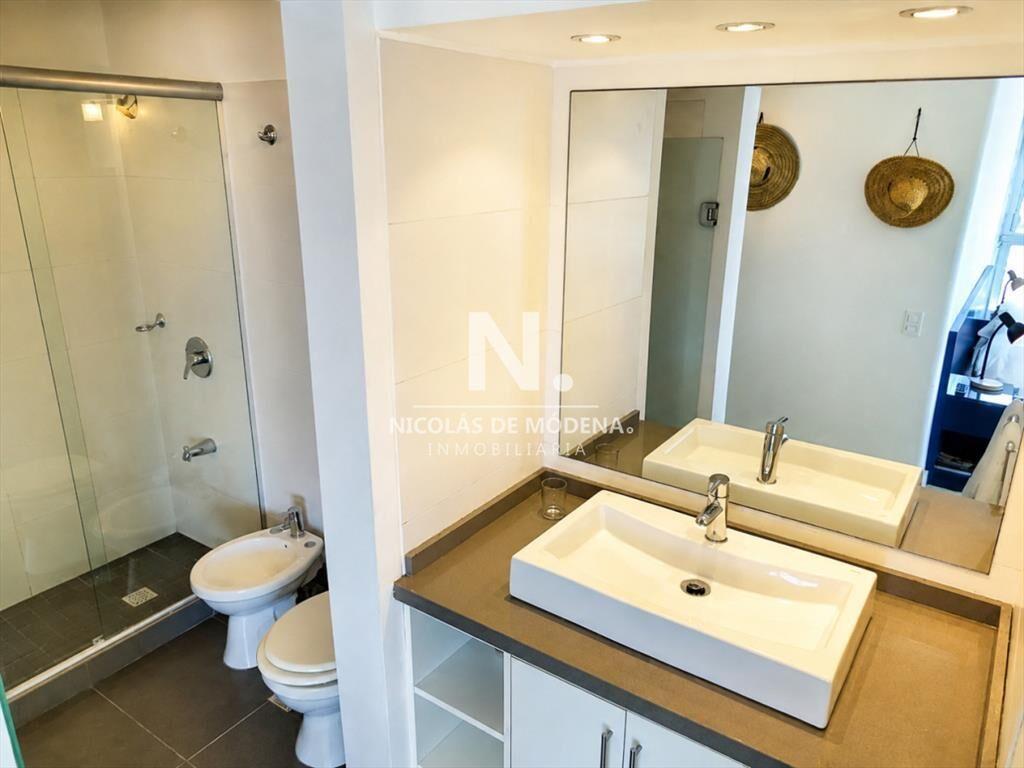 Oportunidad. Vende apartamento con hermosa vista al puerto,