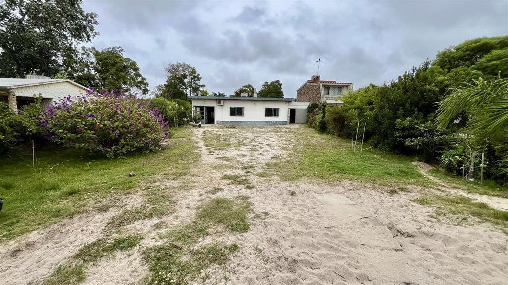 Venta Casa 2 Dormitorios, Terreno de 832 m², Solymar Sur