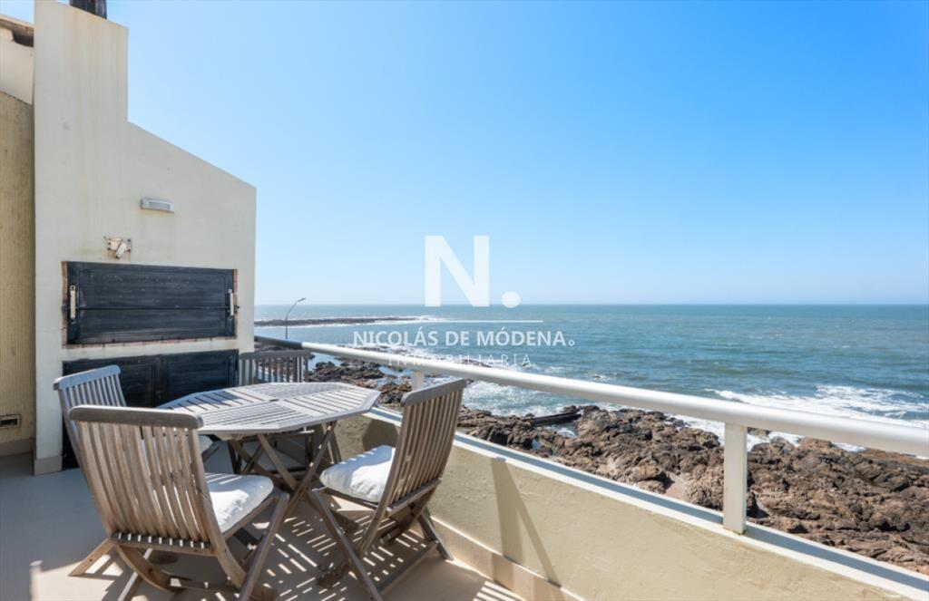 En venta apartamento de 2 dormitorios en edificio