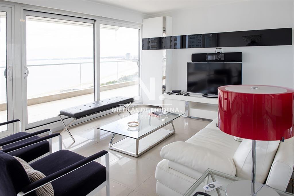 Departamento con vista al mar en edificio