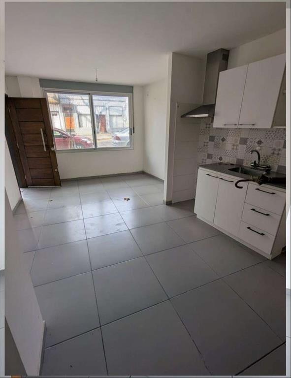 EN CORAZON DE LA COMERCIAL, MONOAMBIENTE DIVIDISO, LUMINOSO