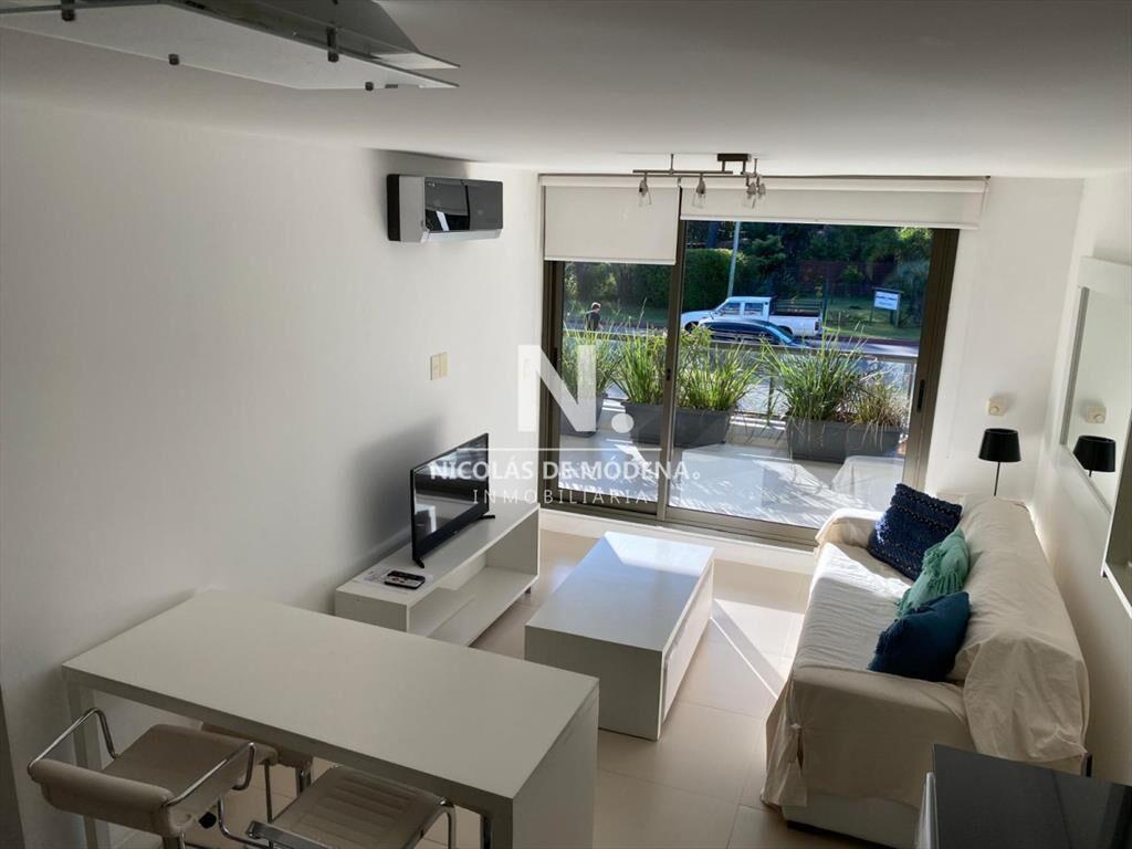 Apartamento con parrillero propio en venta en del