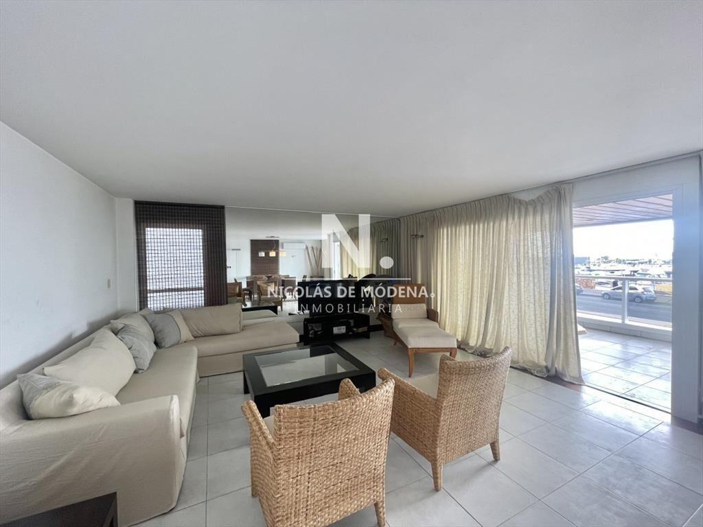 Excelente apartamento enfrente al puerto!