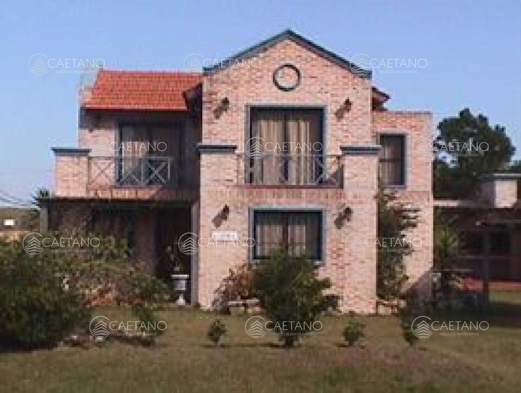 CASA EN PROPIEDAD HORIZONTAL, EN ZONA DE TIO TOM