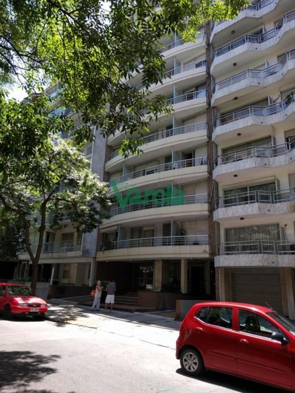 Alquiler Pocitos, Rambla, apartamento con terraza