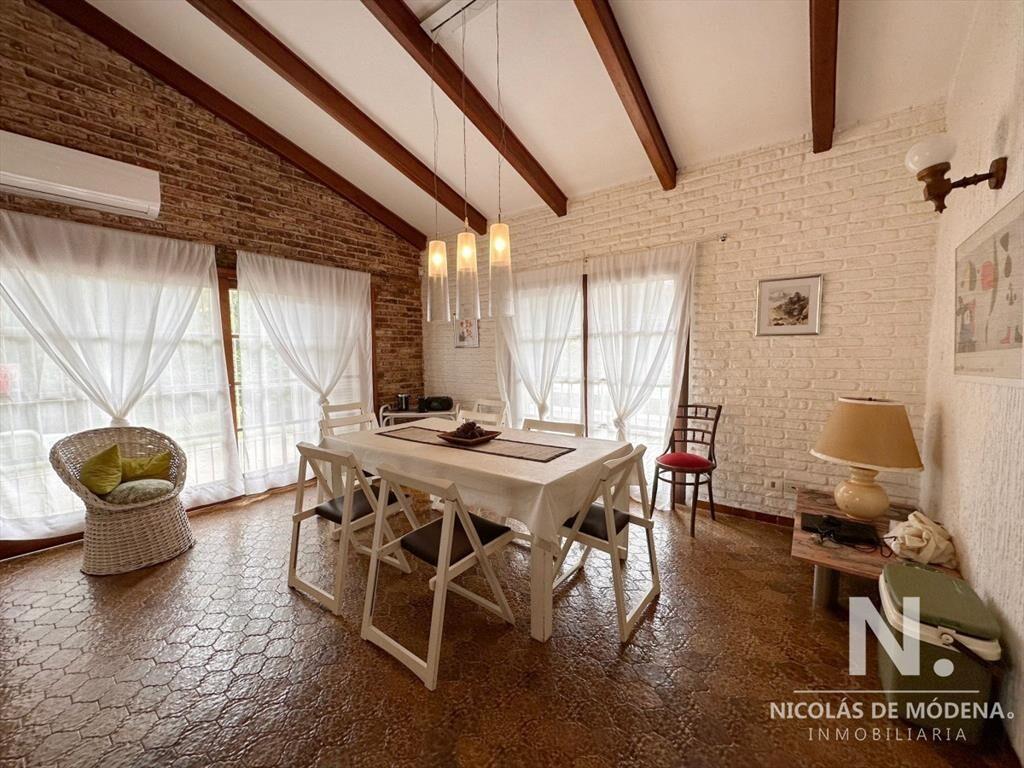 Casa de 3 Dormitorios mas Dependencia de Servicio en venta,
