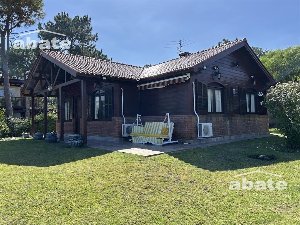 Venta de Casa de 3 dormitorios en Punta Colorada, Maldonado