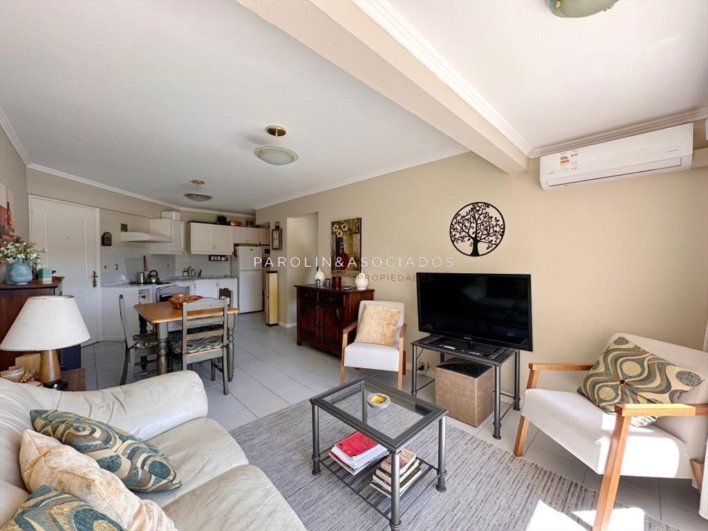 Departamento En Venta De 1 Dormitorio y Medio En Pinares Pu