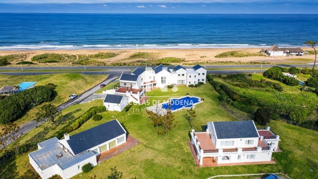 Espectacular Mansion frente al mar, Playa Mansa.