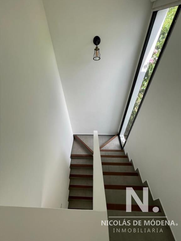 Vende casa, moderna. 3 dormitorios y 3 baños, Barrio Marly