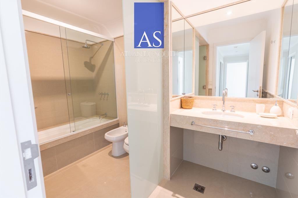 Exclusivo apartamento de 4 dormitorios con y del