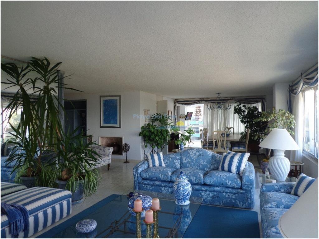 Apartamento de 3 dormitorios Frente al mar , del