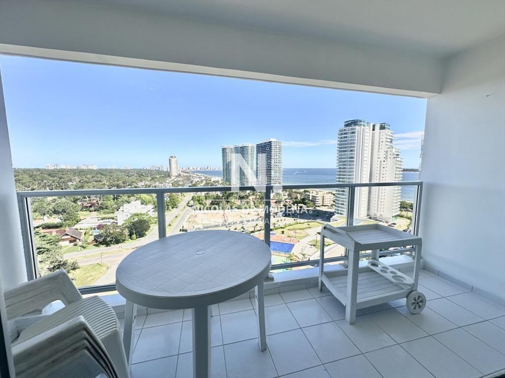 Venta apartamento 3 dormitorios. Playa mansa, del