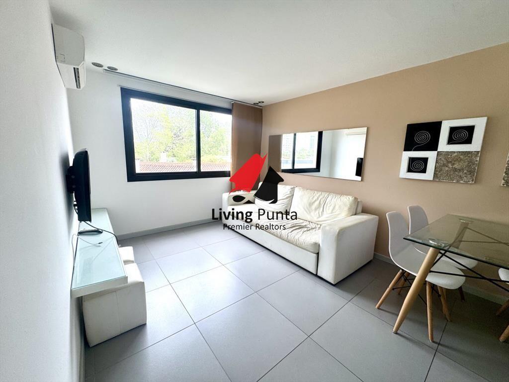 Apartamento en Alquiler por temporada a una y del
