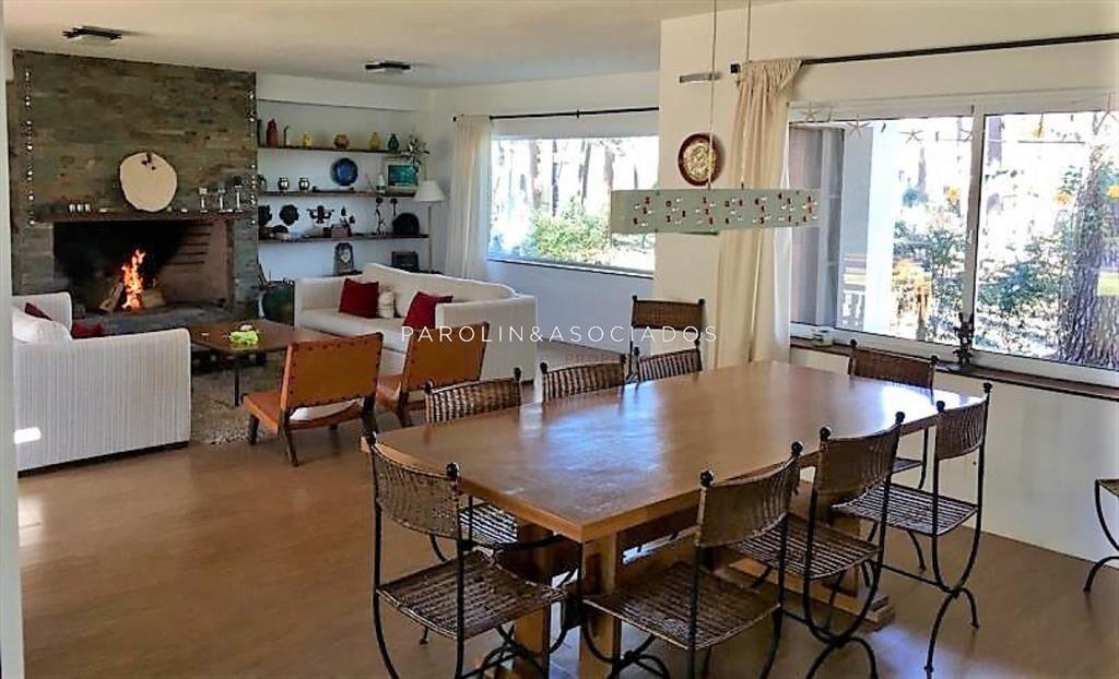 Casa en venta de 4 dormitorios a pasos de la del