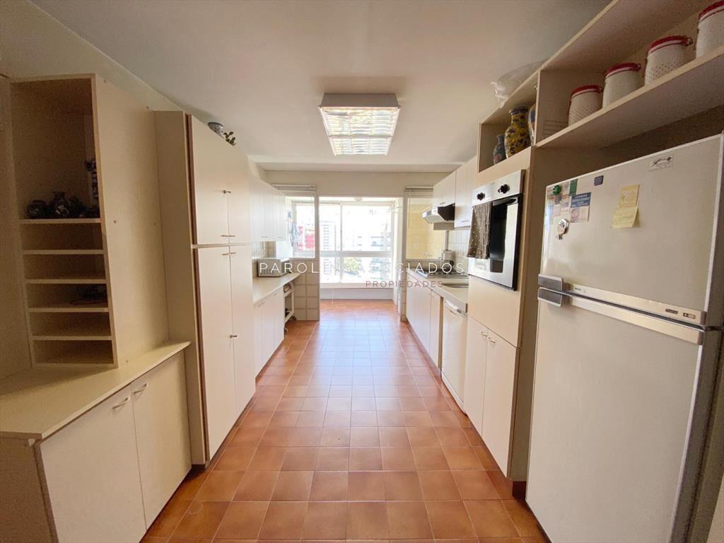 Apartamento en venta de 3 dormitorios en edificio