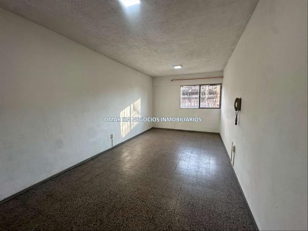 Alquiler apartamento dos dormitorios Centro bajos gc con pa