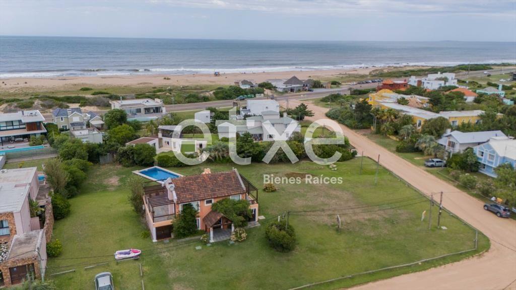Venta Terreno Esquinero Playa Montoya...