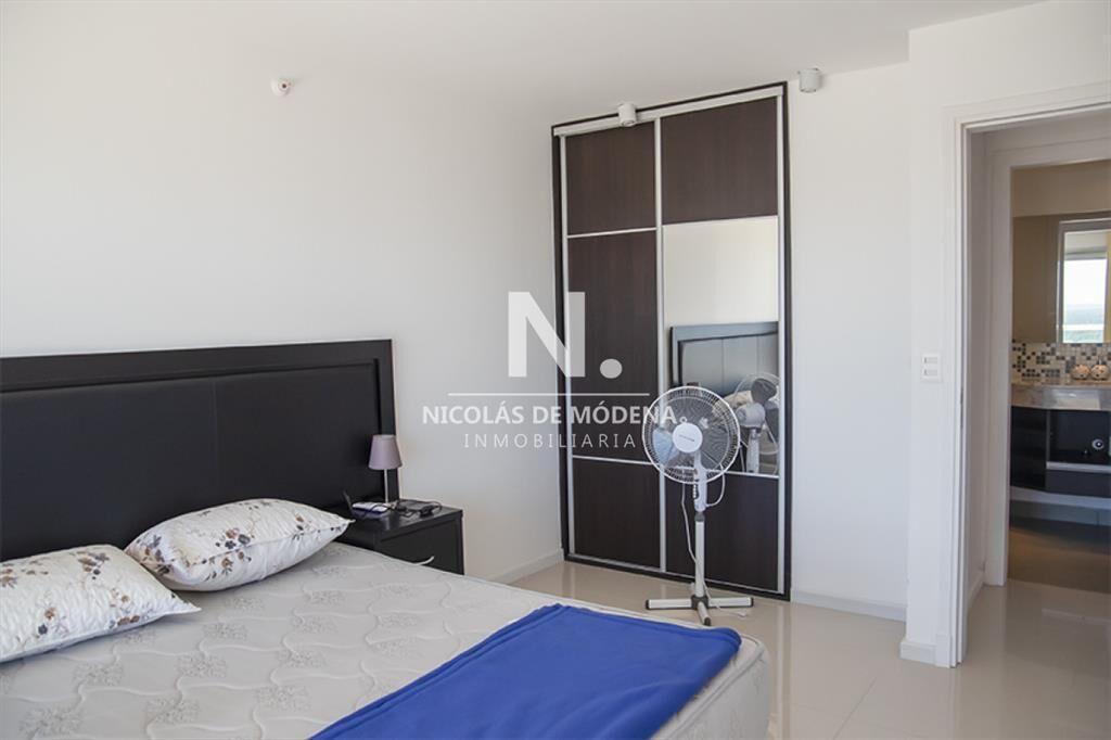 Departamento en venta, zona de playa Brava.