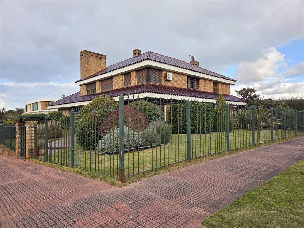 Punta gorda, casa esquina, 4 dormitorios, gge x3, 627 m2, u