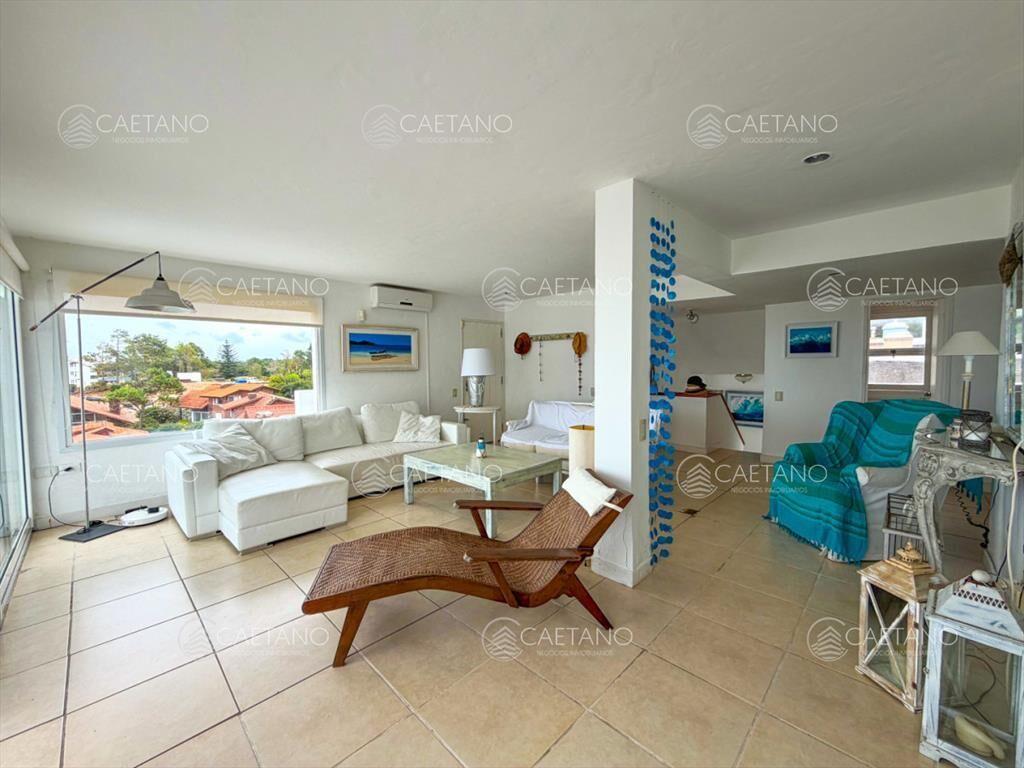 Apartamento de 4 dormitorios en primera linea de