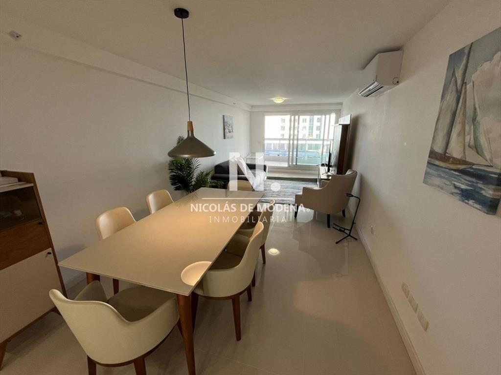 Apartamento en Alquiler, 2 dormitorios, Punta del Este