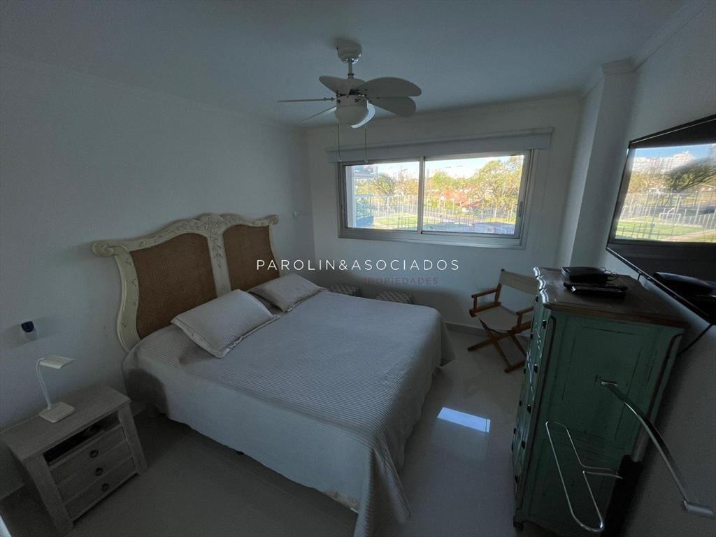 Apartamento de 2 dormitorios en venta en edificio
