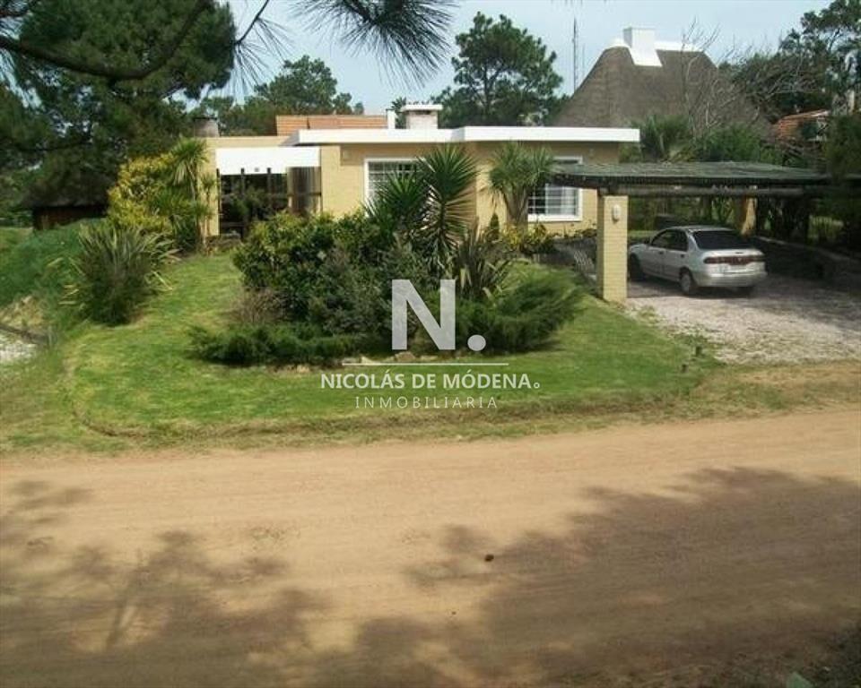 Casa en venta, a pocos metros del mar.