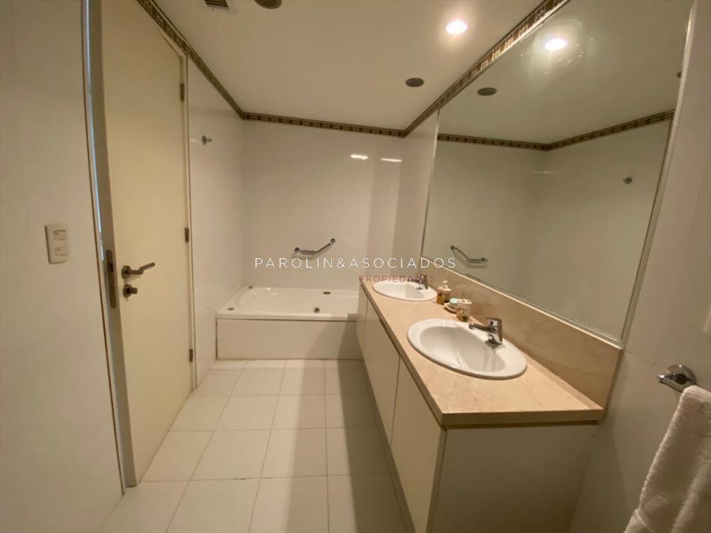 Apartamento en venta en Le Parc II, Punta del