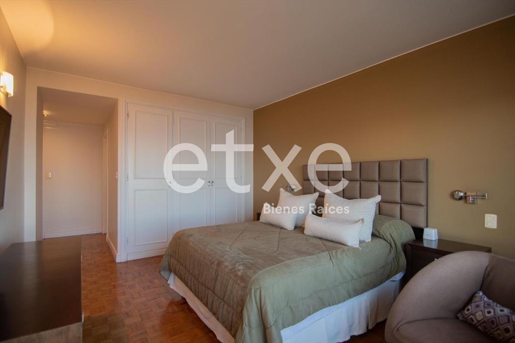 Venta de Apartamento sobre Rambla de Pocitos...