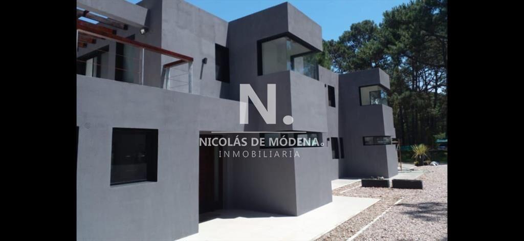 Vende casa ideal de 3 dormitorios en suite, en