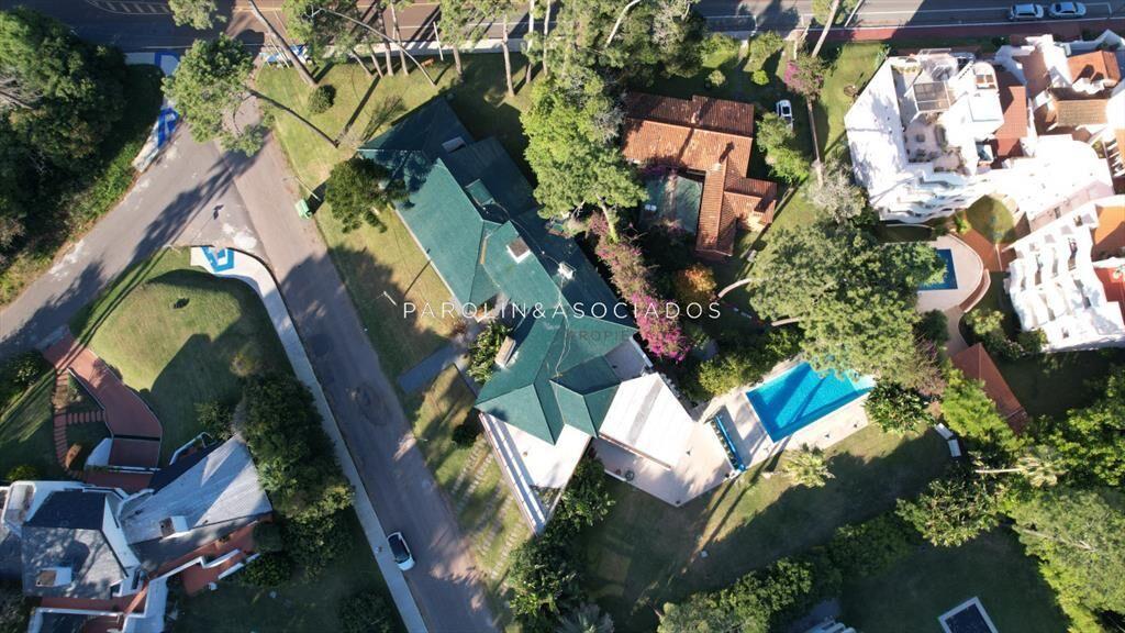 Casa en Venta de 5 Dormitorios en Playa Mansa,
