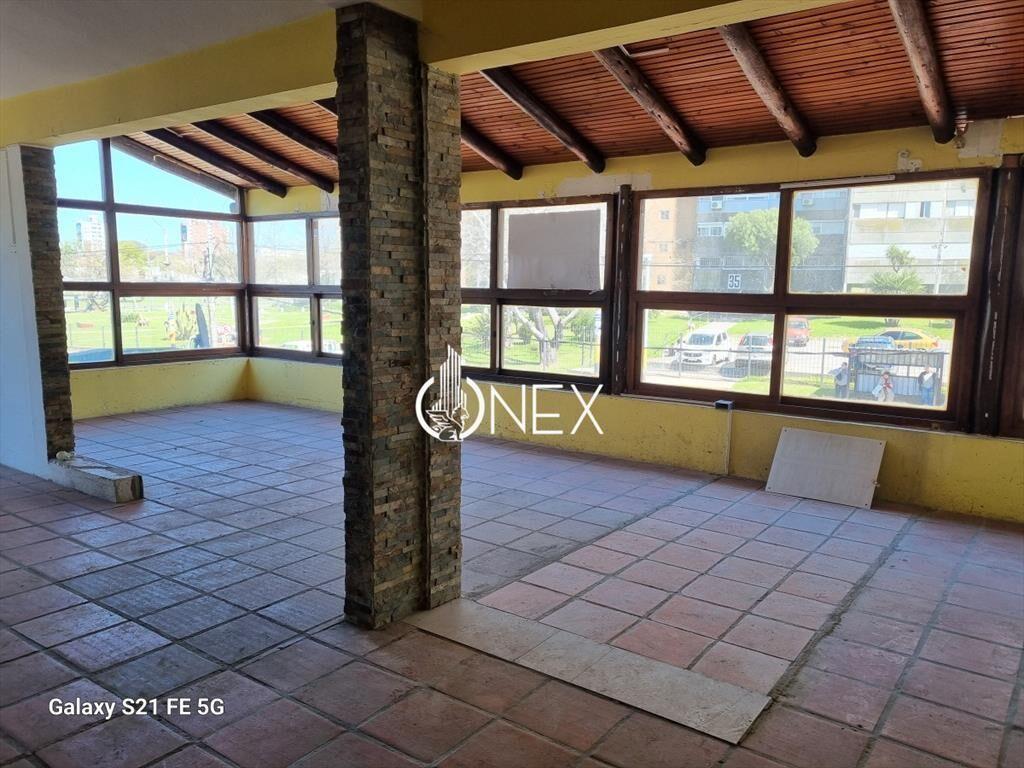 Se vende local comercial en Malvín norte.
