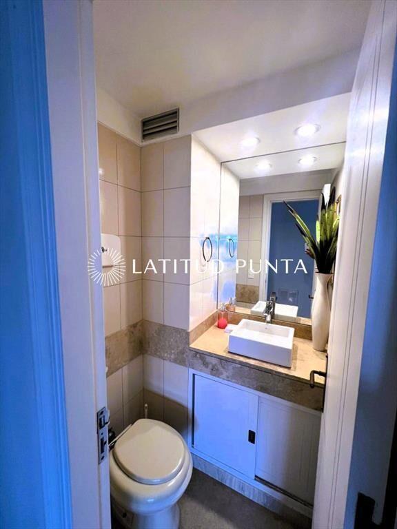 Apartamento en Brava, 3 suites más dependencia