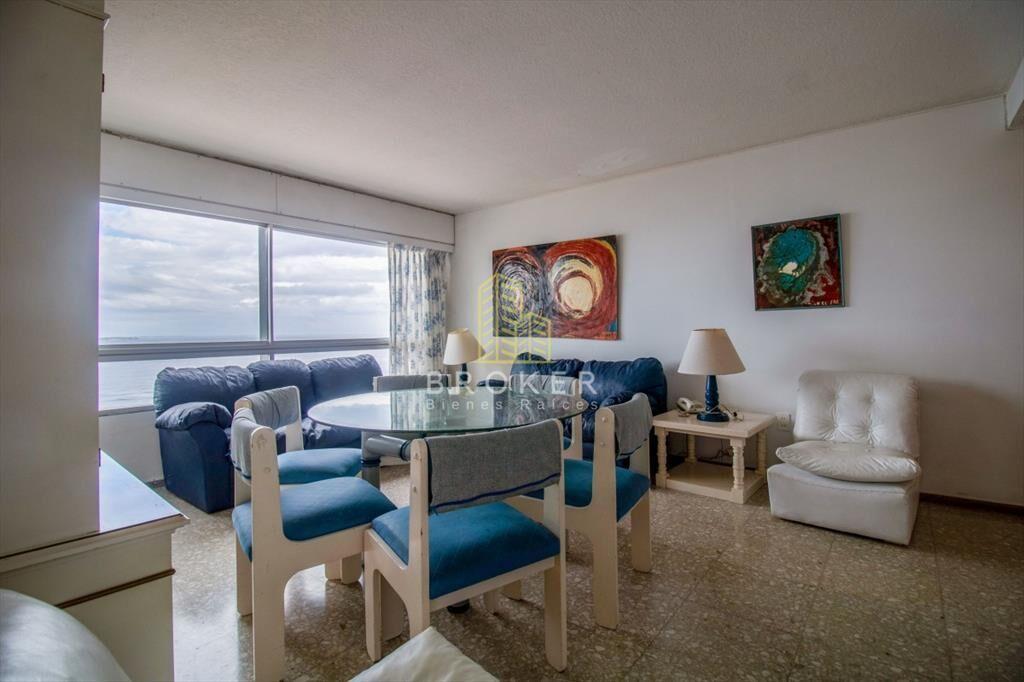 Venta de apartamento de tres dormitorios en Punta